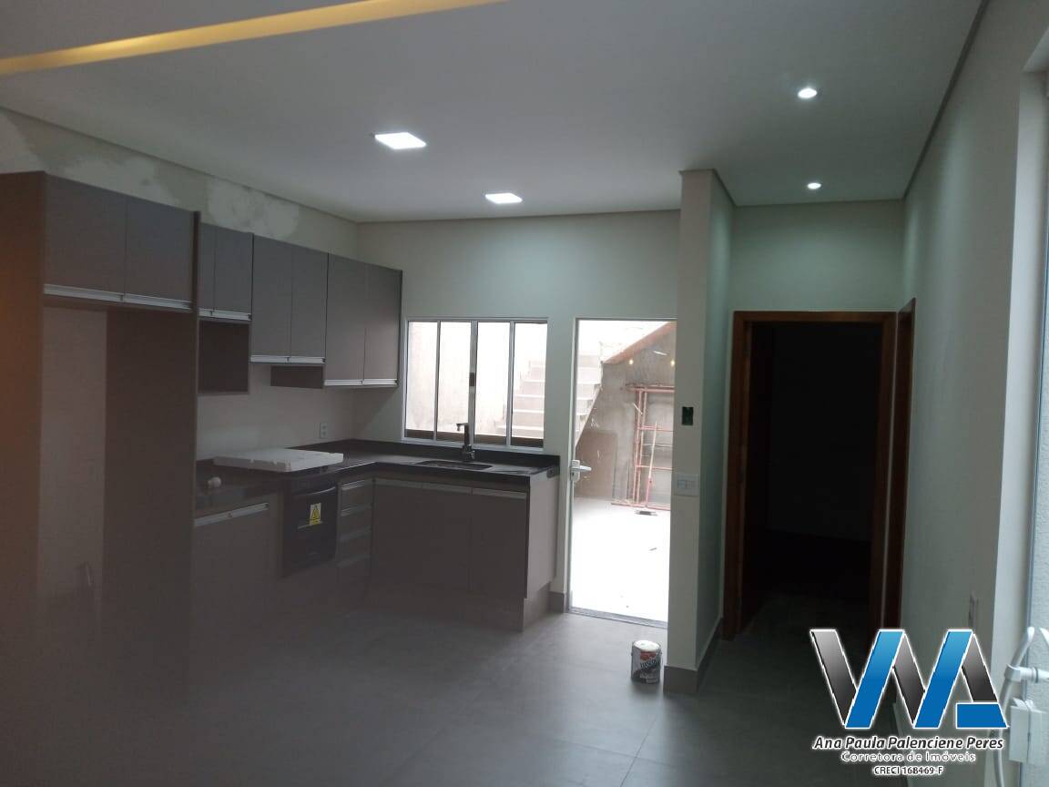 Casa à venda com 3 quartos, 204m² - Foto 1