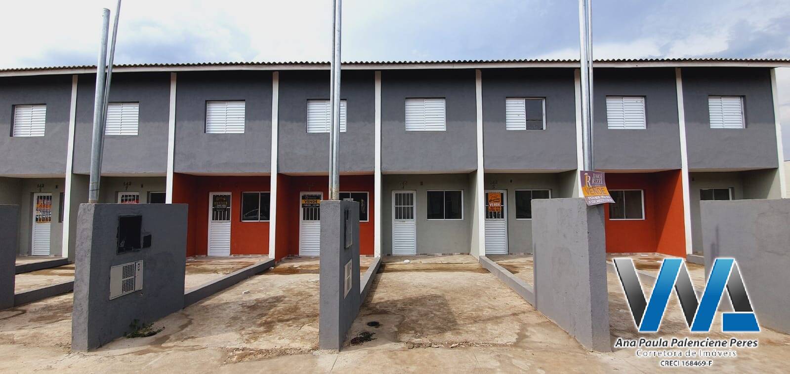 Casa à venda com 2 quartos, 65m² - Foto 1