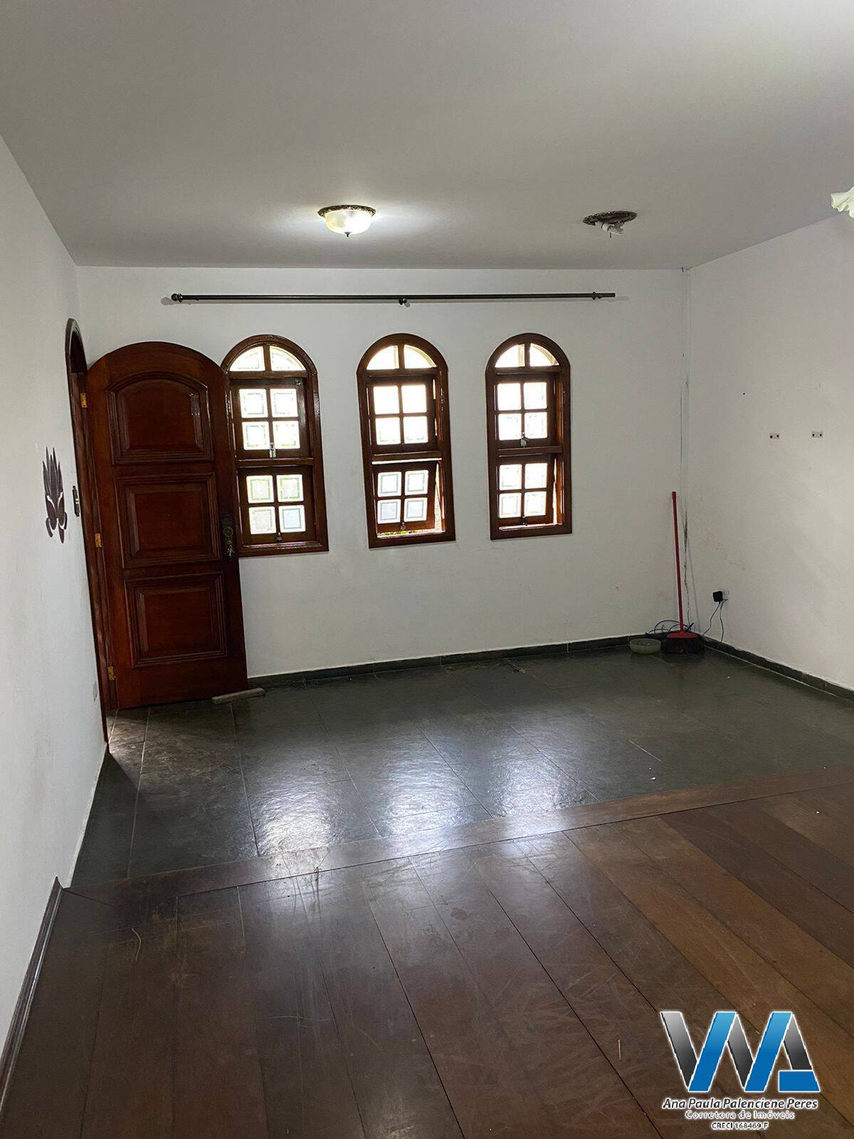 Casa à venda com 3 quartos, 228m² - Foto 2