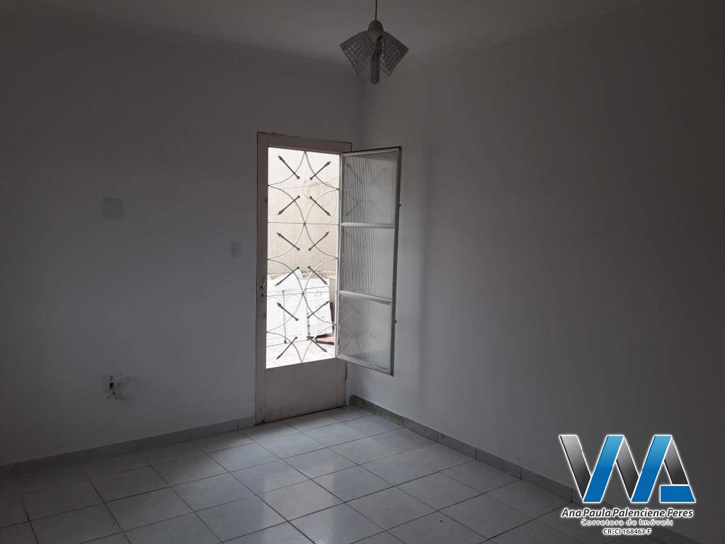 Casa à venda com 2 quartos, 200m² - Foto 4