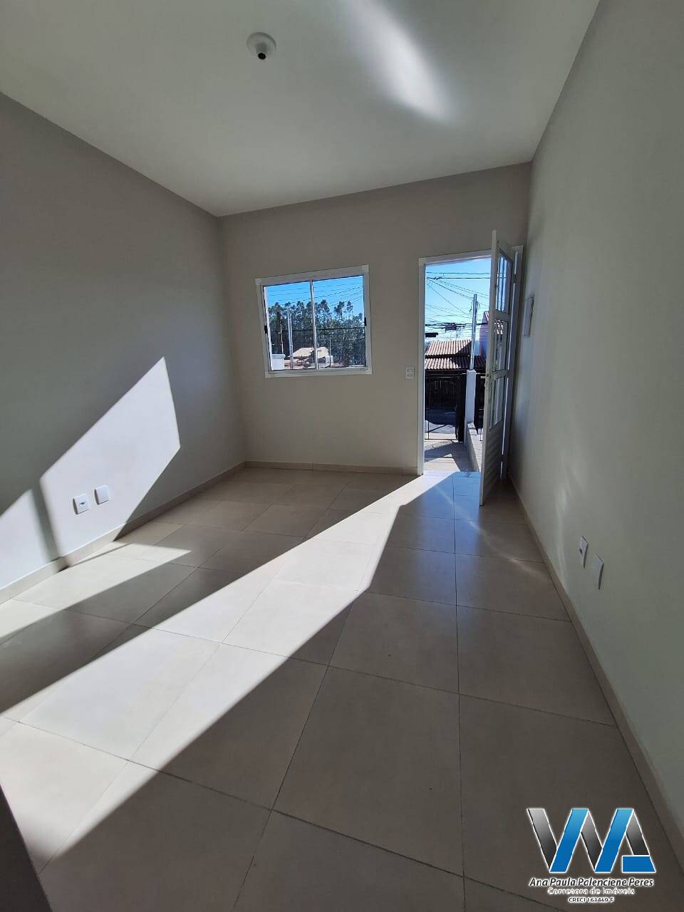 Casa à venda com 2 quartos, 65m² - Foto 2