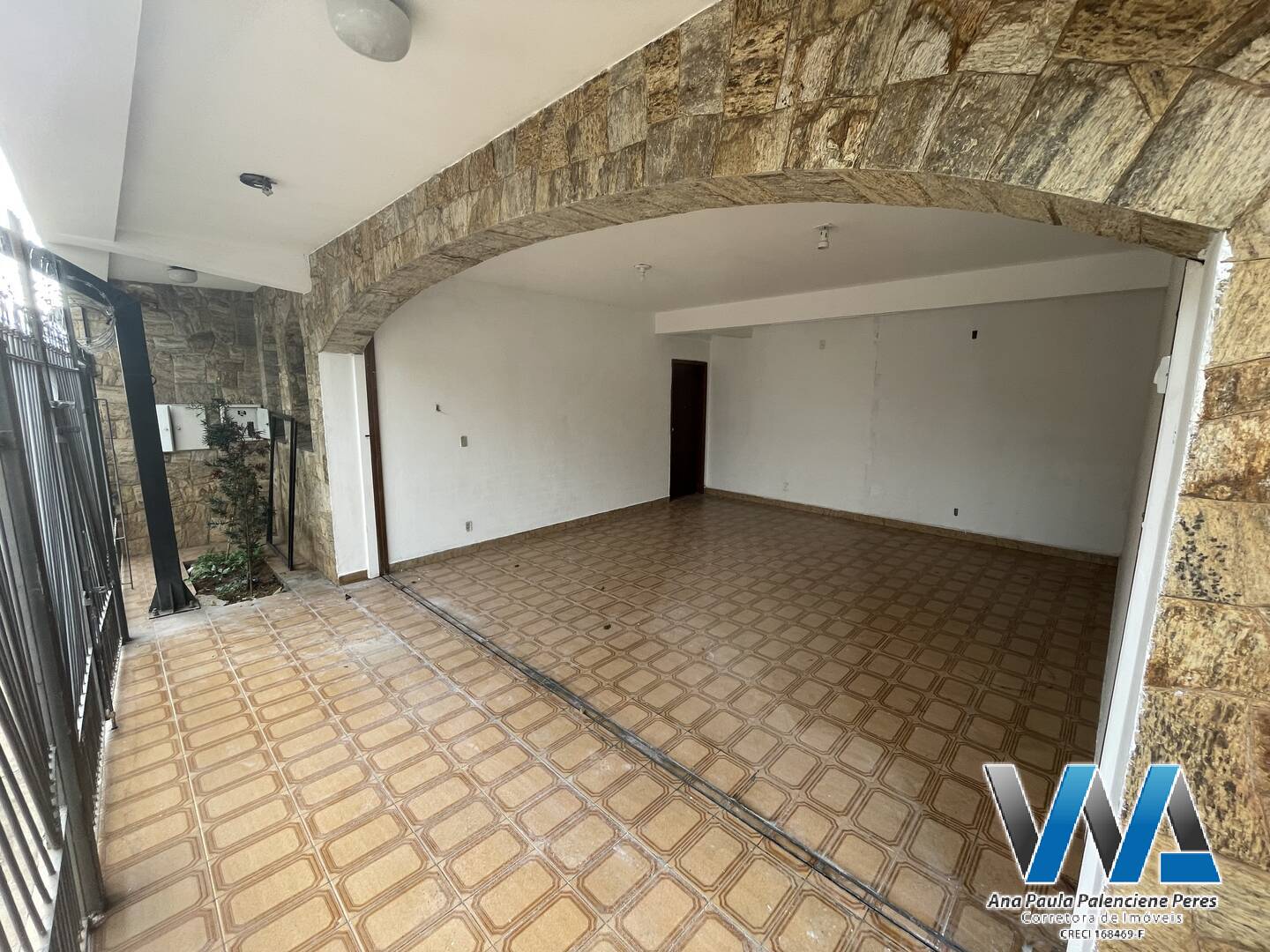 Casa para alugar com 5 quartos, 250m² - Foto 31