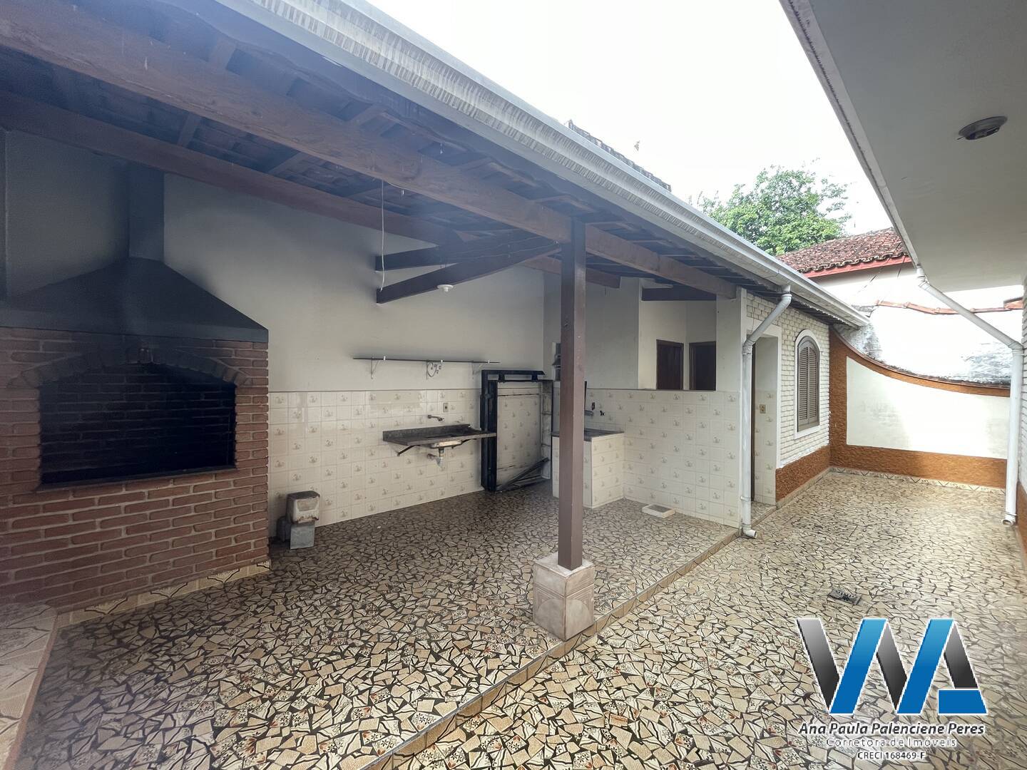 Casa para alugar com 5 quartos, 250m² - Foto 25